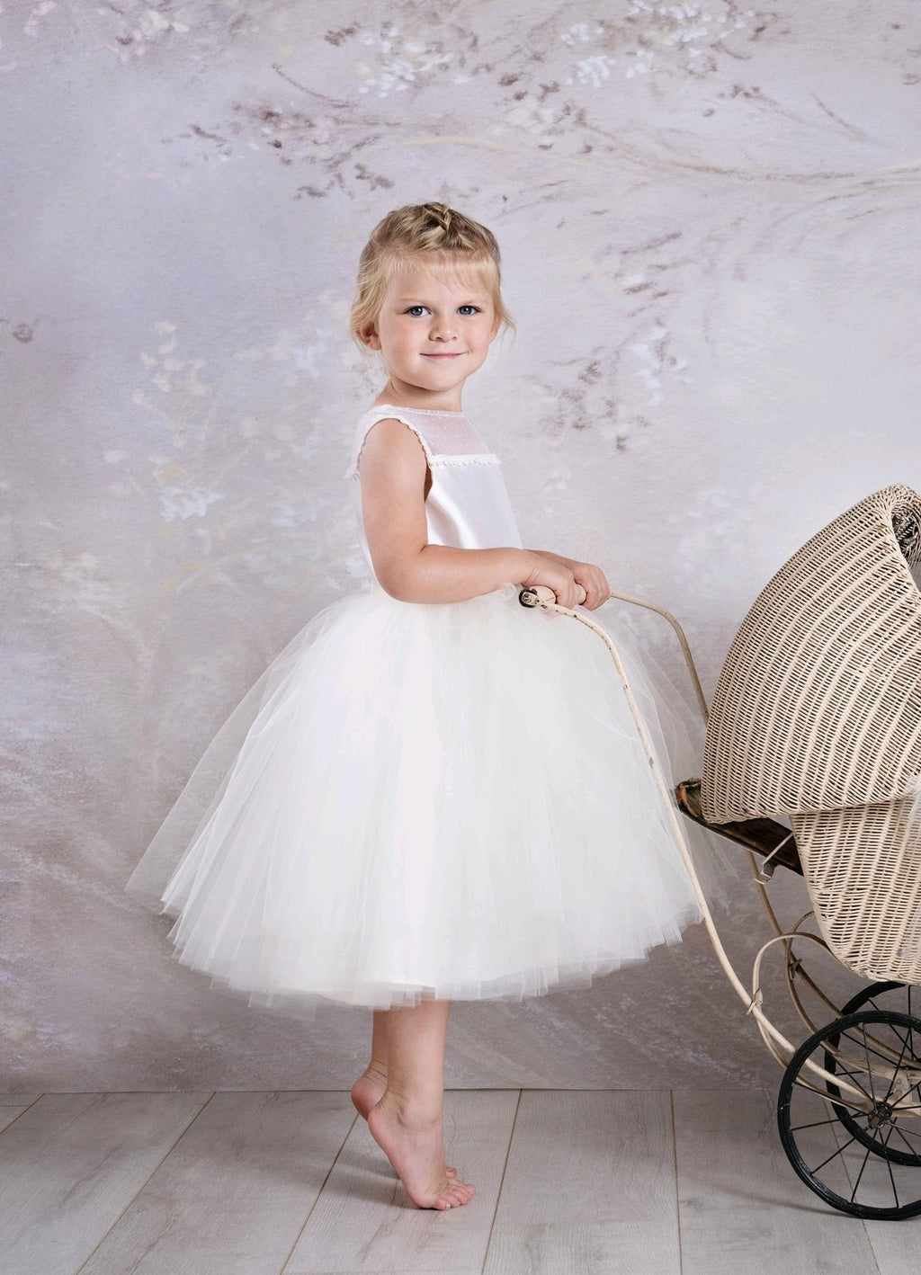 Custom Lace Flower Girl and Communion Dresses – A N A G R A S S I A