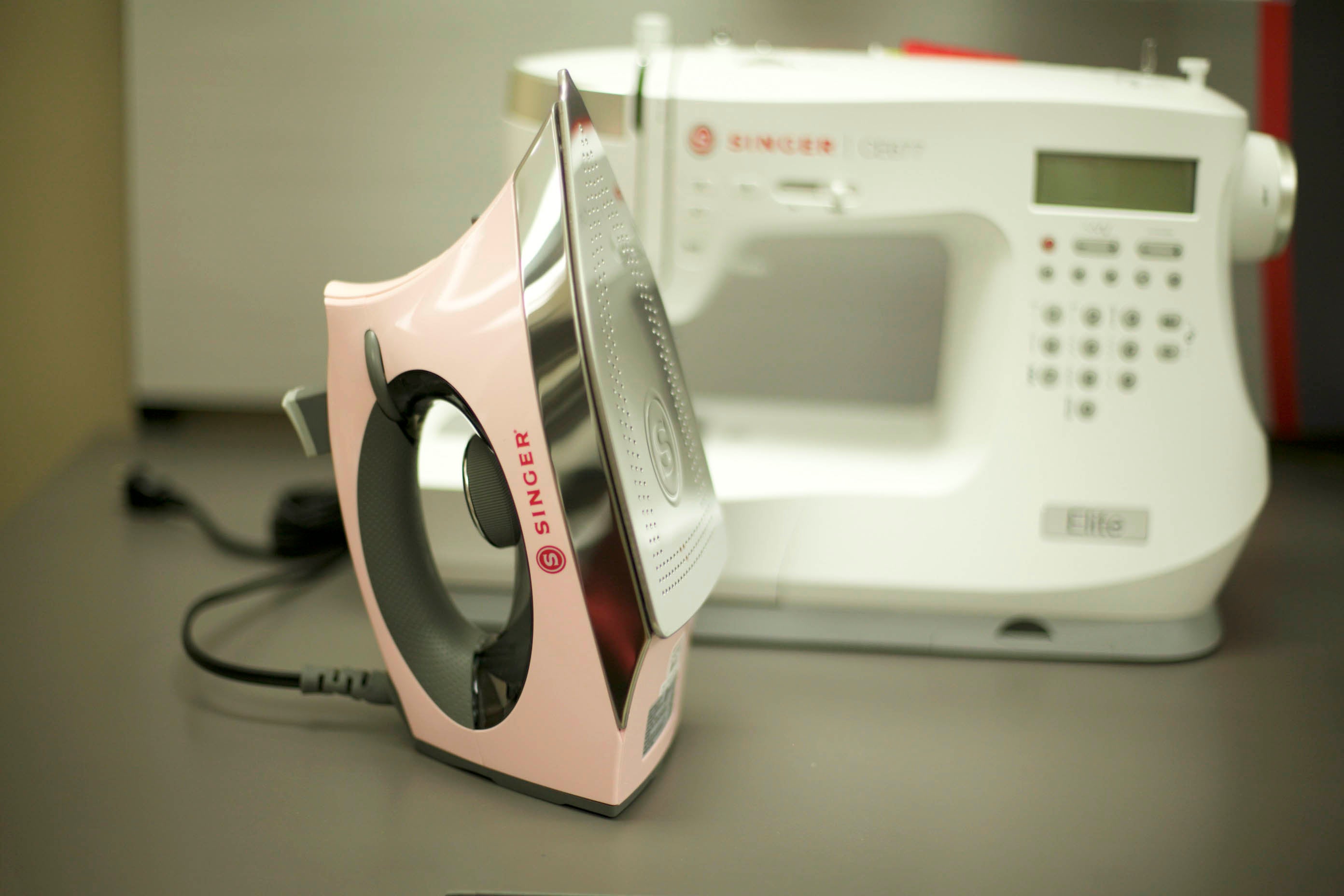  SINGER  Pink SteamCraft Iron with OnPoint Tip, 300ml Tank  Capacity, & 1700 Watts : Home & Kitchen